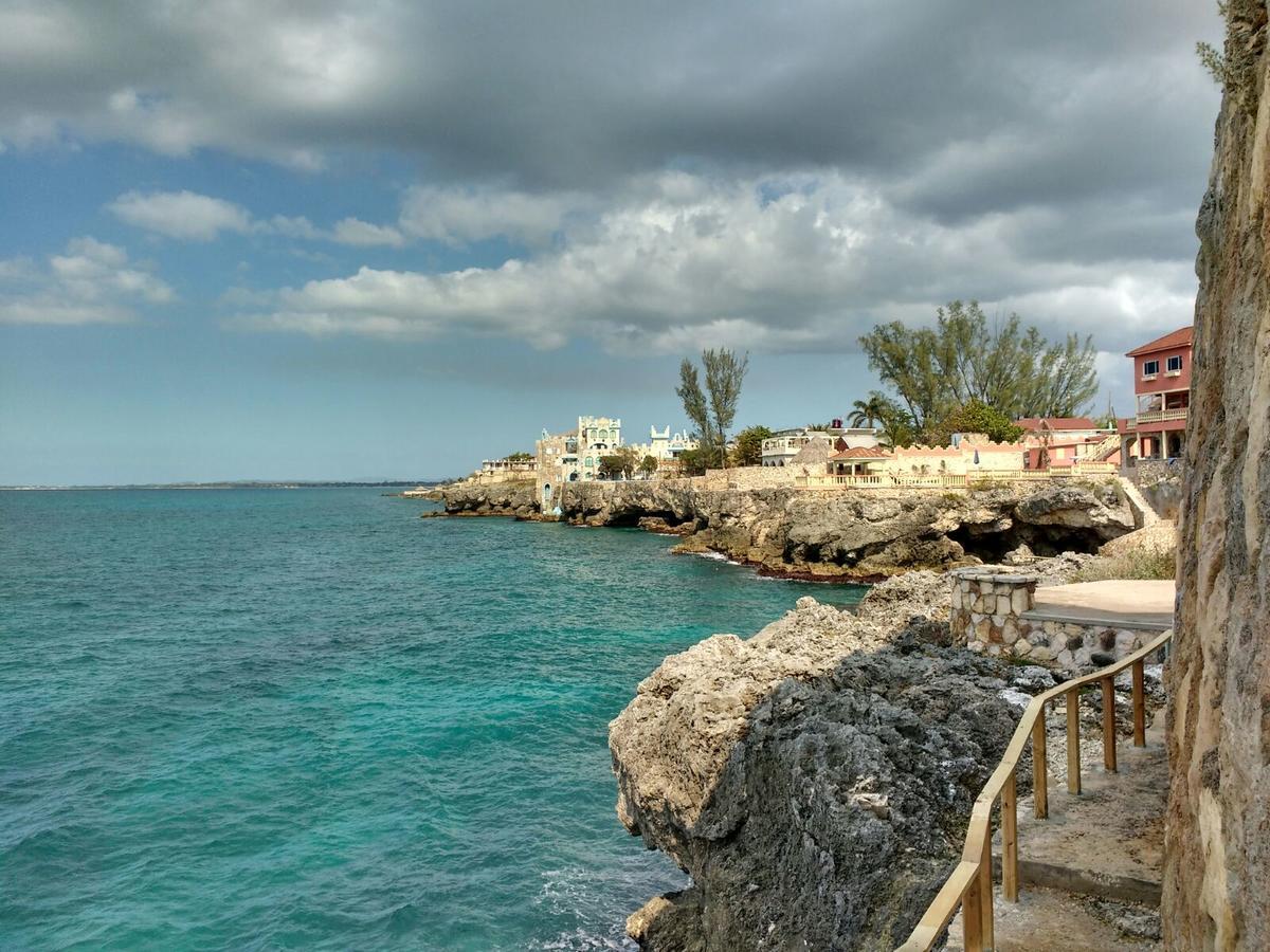 Pattoo Castle Villa Negril Exterior photo